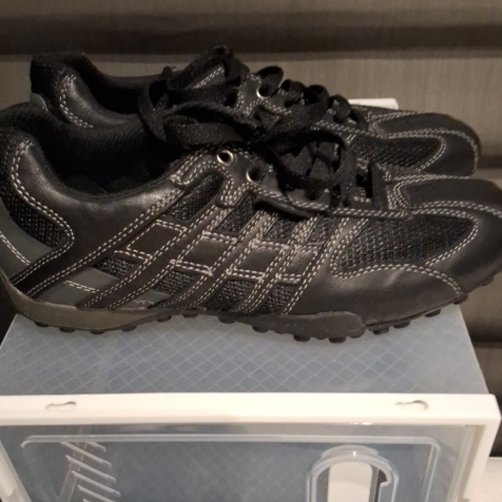 Like New Geox Ladies Black Leather Sneakers Size 8.5